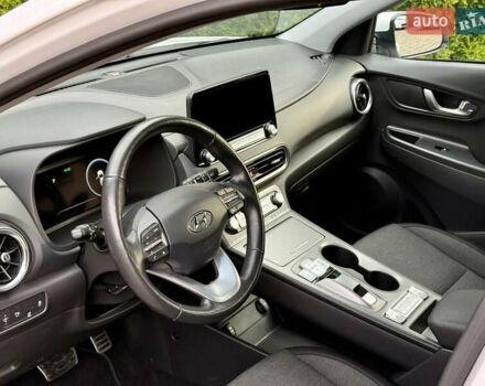 Белый Хендай Kona, объемом двигателя 0 л и пробегом 39 тыс. км за 17400 $, фото 20 на Automoto.ua