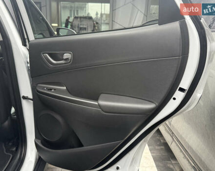 Белый Хендай Kona, объемом двигателя 0 л и пробегом 89 тыс. км за 18999 $, фото 61 на Automoto.ua