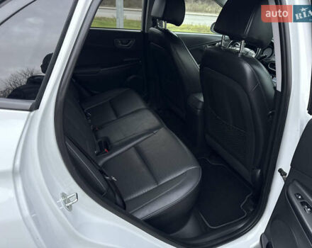 Белый Хендай Kona, объемом двигателя 0 л и пробегом 86 тыс. км за 17800 $, фото 22 на Automoto.ua