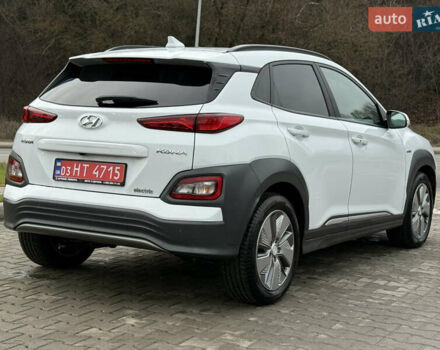 Белый Хендай Kona, объемом двигателя 0 л и пробегом 86 тыс. км за 18600 $, фото 5 на Automoto.ua
