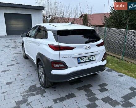 Белый Хендай Kona, объемом двигателя 0 л и пробегом 65 тыс. км за 16900 $, фото 6 на Automoto.ua