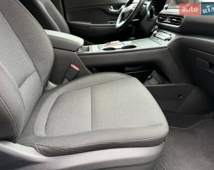 Белый Хендай Kona, объемом двигателя 0 л и пробегом 65 тыс. км за 17400 $, фото 34 на Automoto.ua