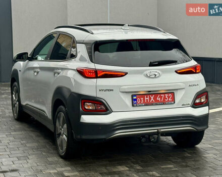 Белый Хендай Kona, объемом двигателя 0 л и пробегом 89 тыс. км за 18999 $, фото 30 на Automoto.ua