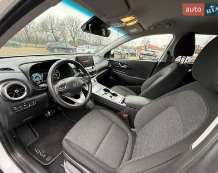 Білий Хендай Kona, об'ємом двигуна 0 л та пробігом 20 тис. км за 18699 $, фото 15 на Automoto.ua