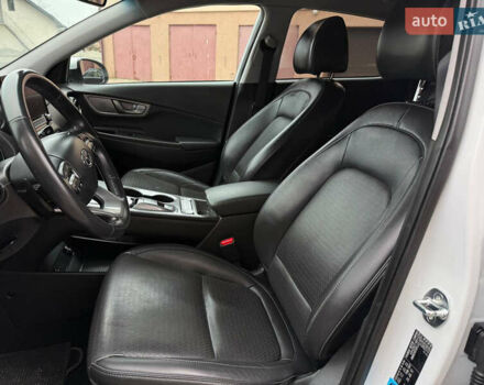 Білий Хендай Kona, об'ємом двигуна 0 л та пробігом 174 тис. км за 17800 $, фото 46 на Automoto.ua