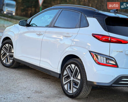 Белый Хендай Kona, объемом двигателя 0 л и пробегом 148 тыс. км за 18500 $, фото 16 на Automoto.ua