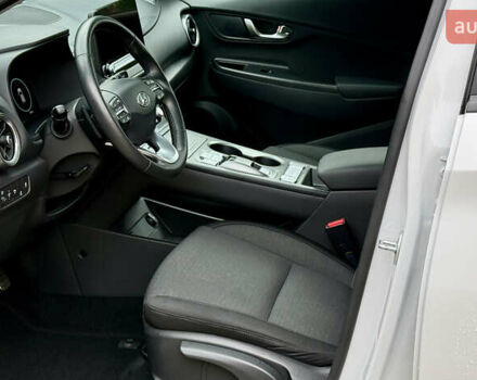 Білий Хендай Kona, об'ємом двигуна 0 л та пробігом 23 тис. км за 16900 $, фото 14 на Automoto.ua