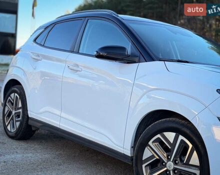 Белый Хендай Kona, объемом двигателя 0 л и пробегом 148 тыс. км за 18500 $, фото 3 на Automoto.ua