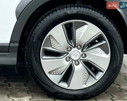 Белый Хендай Kona, объемом двигателя 0 л и пробегом 86 тыс. км за 18600 $, фото 13 на Automoto.ua