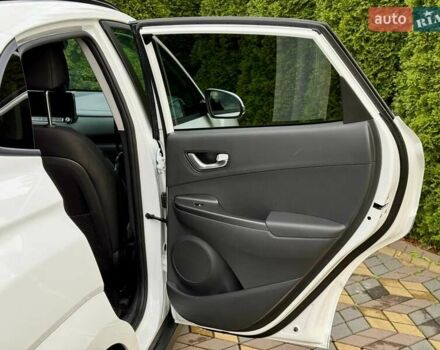 Белый Хендай Kona, объемом двигателя 0 л и пробегом 39 тыс. км за 17400 $, фото 23 на Automoto.ua