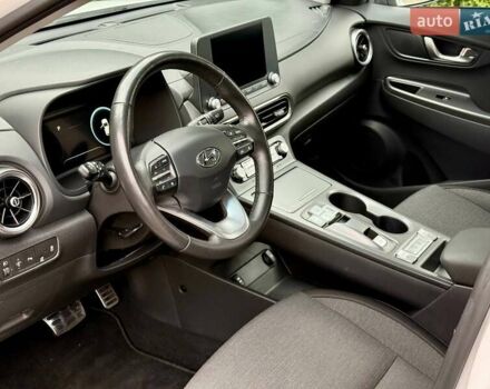 Белый Хендай Kona, объемом двигателя 0 л и пробегом 33 тыс. км за 17700 $, фото 19 на Automoto.ua