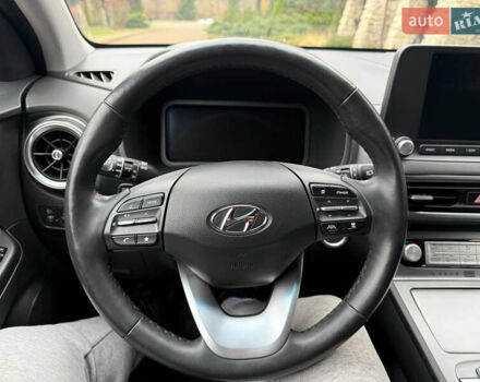 Белый Хендай Kona, объемом двигателя 0 л и пробегом 65 тыс. км за 17400 $, фото 41 на Automoto.ua