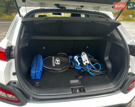 Белый Хендай Kona, объемом двигателя 0 л и пробегом 130 тыс. км за 18900 $, фото 15 на Automoto.ua