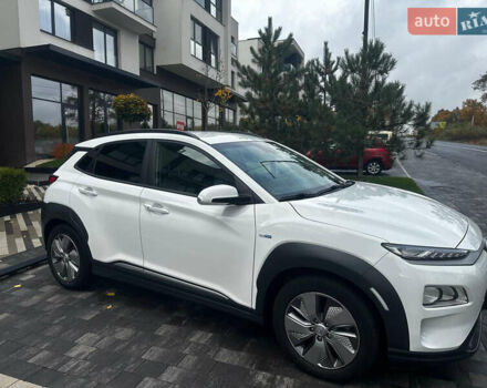 Белый Хендай Kona, объемом двигателя 0 л и пробегом 130 тыс. км за 18900 $, фото 6 на Automoto.ua