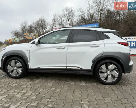 Белый Хендай Kona, объемом двигателя 0 л и пробегом 86 тыс. км за 17800 $, фото 9 на Automoto.ua