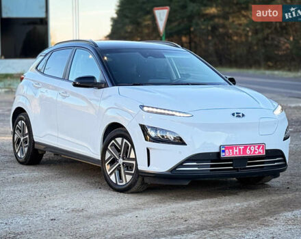 Белый Хендай Kona, объемом двигателя 0 л и пробегом 148 тыс. км за 18500 $, фото 1 на Automoto.ua
