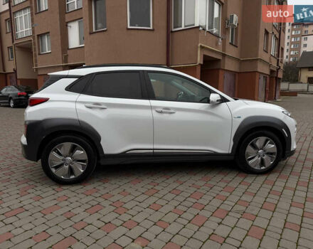 Білий Хендай Kona, об'ємом двигуна 0 л та пробігом 174 тис. км за 17800 $, фото 5 на Automoto.ua