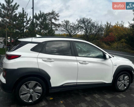 Белый Хендай Kona, объемом двигателя 0 л и пробегом 130 тыс. км за 18900 $, фото 9 на Automoto.ua