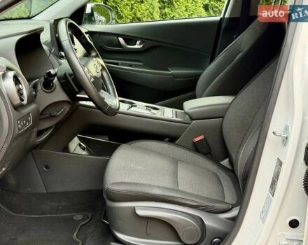 Белый Хендай Kona, объемом двигателя 0 л и пробегом 39 тыс. км за 17400 $, фото 19 на Automoto.ua