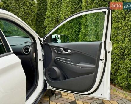 Белый Хендай Kona, объемом двигателя 0 л и пробегом 39 тыс. км за 17400 $, фото 25 на Automoto.ua