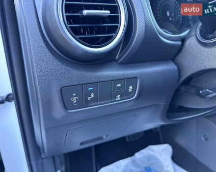 Білий Хендай Kona, об'ємом двигуна 0 л та пробігом 115 тис. км за 16800 $, фото 23 на Automoto.ua