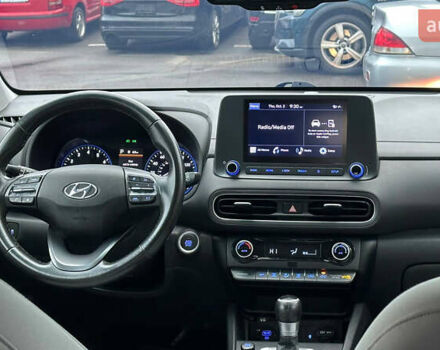 Белый Хендай Kona, объемом двигателя 2 л и пробегом 100 тыс. км за 15800 $, фото 4 на Automoto.ua