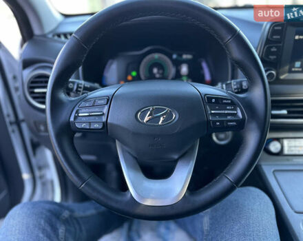 Білий Хендай Kona, об'ємом двигуна 0 л та пробігом 115 тис. км за 16800 $, фото 25 на Automoto.ua