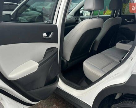 Белый Хендай Kona, объемом двигателя 2 л и пробегом 100 тыс. км за 17000 $, фото 10 на Automoto.ua