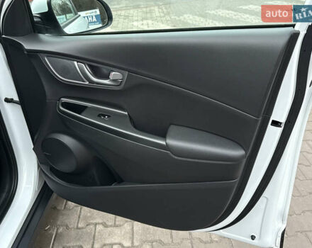 Белый Хендай Kona, объемом двигателя 0 л и пробегом 86 тыс. км за 17800 $, фото 26 на Automoto.ua