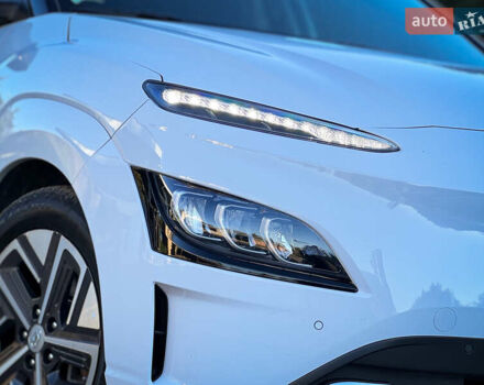 Белый Хендай Kona, объемом двигателя 0 л и пробегом 148 тыс. км за 18500 $, фото 5 на Automoto.ua