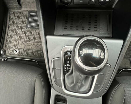 Білий Хендай Kona, об'ємом двигуна 1.58 л та пробігом 49 тис. км за 18700 $, фото 10 на Automoto.ua