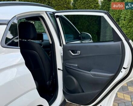 Білий Хендай Kona, об'ємом двигуна 0 л та пробігом 34 тис. км за 16999 $, фото 23 на Automoto.ua