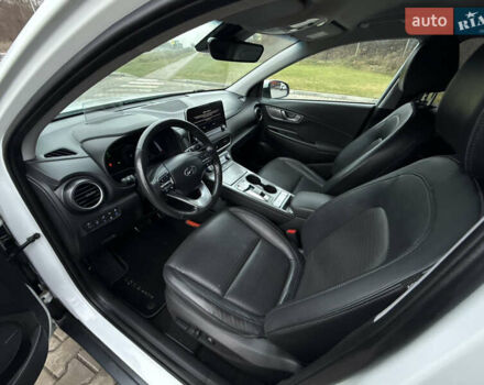 Белый Хендай Kona, объемом двигателя 0 л и пробегом 86 тыс. км за 18600 $, фото 17 на Automoto.ua