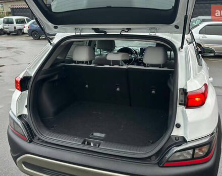 Белый Хендай Kona, объемом двигателя 2 л и пробегом 100 тыс. км за 17000 $, фото 11 на Automoto.ua