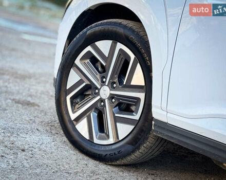 Белый Хендай Kona, объемом двигателя 0 л и пробегом 148 тыс. км за 18500 $, фото 18 на Automoto.ua