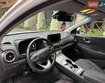 Белый Хендай Kona, объемом двигателя 0 л и пробегом 65 тыс. км за 17400 $, фото 38 на Automoto.ua