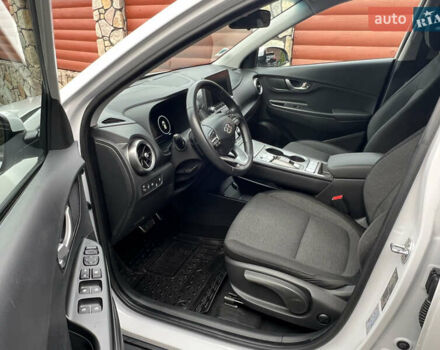 Белый Хендай Kona, объемом двигателя 0 л и пробегом 46 тыс. км за 17500 $, фото 21 на Automoto.ua