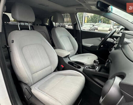 Белый Хендай Kona, объемом двигателя 2 л и пробегом 100 тыс. км за 15800 $, фото 7 на Automoto.ua
