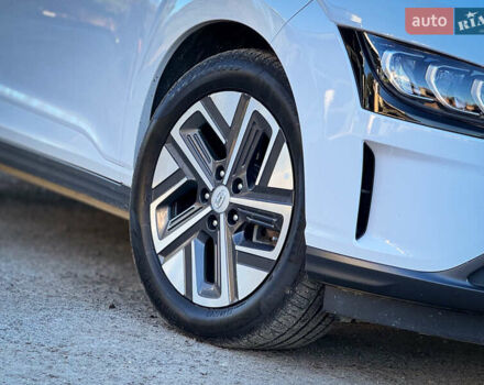 Белый Хендай Kona, объемом двигателя 0 л и пробегом 148 тыс. км за 18500 $, фото 6 на Automoto.ua