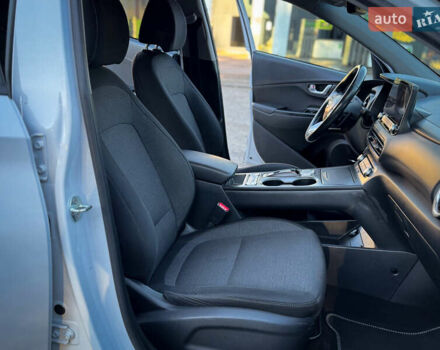 Белый Хендай Kona, объемом двигателя 0 л и пробегом 148 тыс. км за 18500 $, фото 37 на Automoto.ua