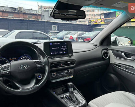 Белый Хендай Kona, объемом двигателя 2 л и пробегом 100 тыс. км за 15800 $, фото 6 на Automoto.ua