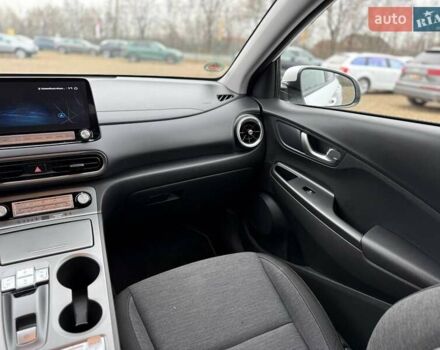 Білий Хендай Kona, об'ємом двигуна 0 л та пробігом 20 тис. км за 18699 $, фото 26 на Automoto.ua