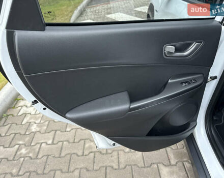 Белый Хендай Kona, объемом двигателя 0 л и пробегом 86 тыс. км за 17800 $, фото 17 на Automoto.ua