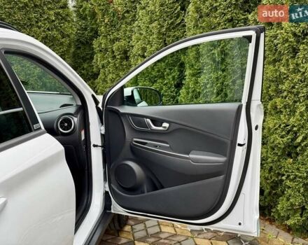 Белый Хендай Kona, объемом двигателя 0 л и пробегом 33 тыс. км за 17700 $, фото 25 на Automoto.ua