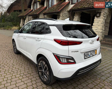Белый Хендай Kona, объемом двигателя 0 л и пробегом 65 тыс. км за 17400 $, фото 7 на Automoto.ua