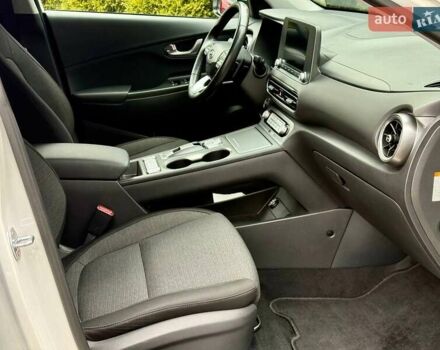 Белый Хендай Kona, объемом двигателя 0 л и пробегом 33 тыс. км за 17700 $, фото 26 на Automoto.ua