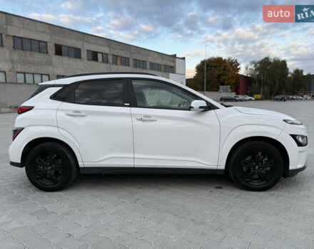 Білий Хендай Kona, об'ємом двигуна 0 л та пробігом 63 тис. км за 16499 $, фото 36 на Automoto.ua