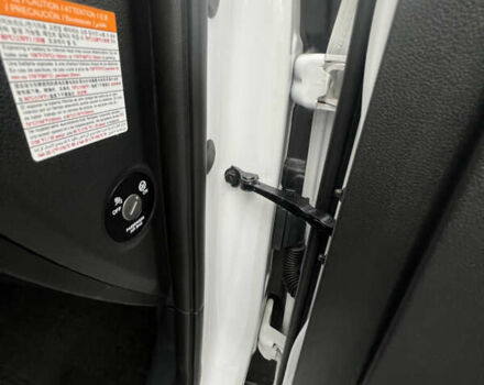 Білий Хендай Kona, об'ємом двигуна 1.58 л та пробігом 49 тис. км за 18700 $, фото 17 на Automoto.ua