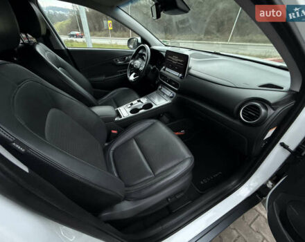 Белый Хендай Kona, объемом двигателя 0 л и пробегом 86 тыс. км за 17800 $, фото 25 на Automoto.ua