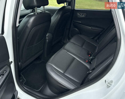 Белый Хендай Kona, объемом двигателя 0 л и пробегом 86 тыс. км за 18600 $, фото 19 на Automoto.ua